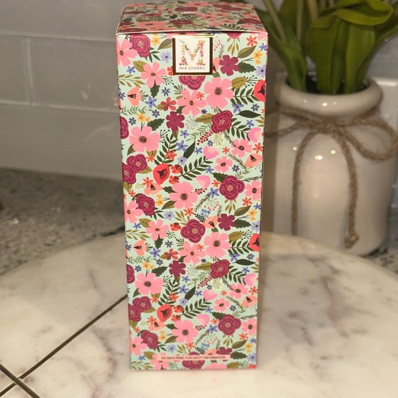 Mia Charro Set of 2 Citrus In The Sun 5.3oz Soy Blend Candle Golden Retriever - Picture 7 of 9